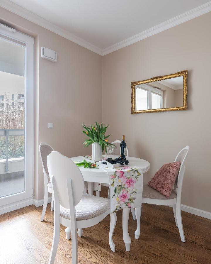 Kolska Serviced Apartments Варшава Экстерьер фото