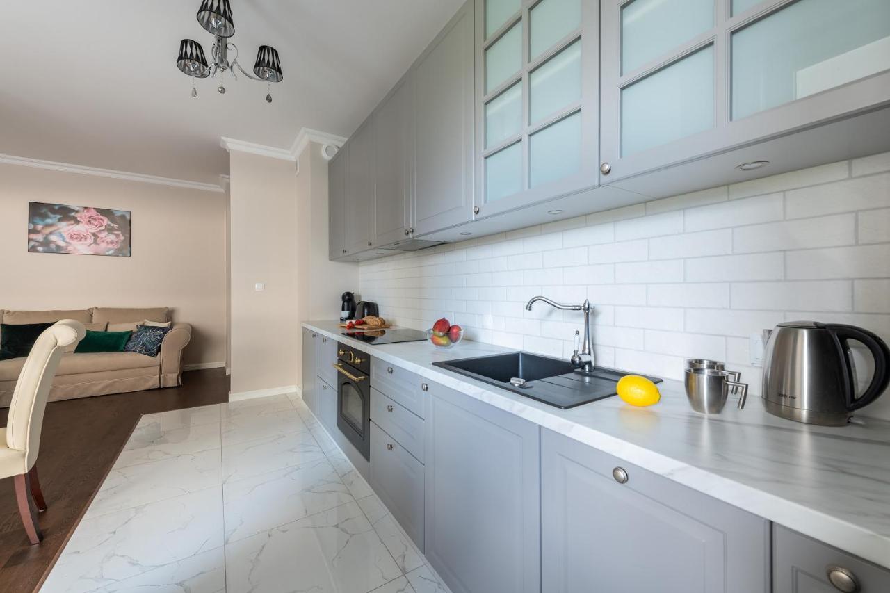 Kolska Serviced Apartments Варшава Экстерьер фото